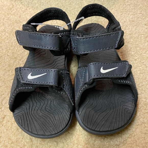 nike sandals 7c